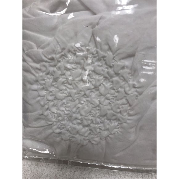 Swift Home Rosette Pinktuck Duvet Cover Set White Twin/Twin XL - Picture 6 of 10